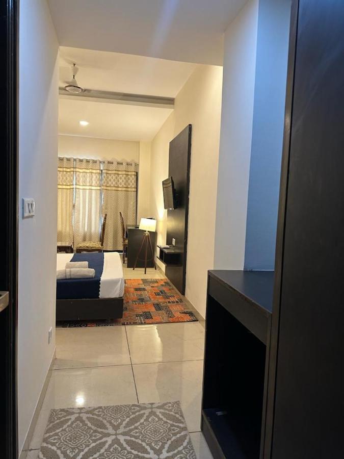 Hotel Jb Residency !! Luxurious & Royal Balcony Rooms !! Large Rooms Zirakpur Exterior photo