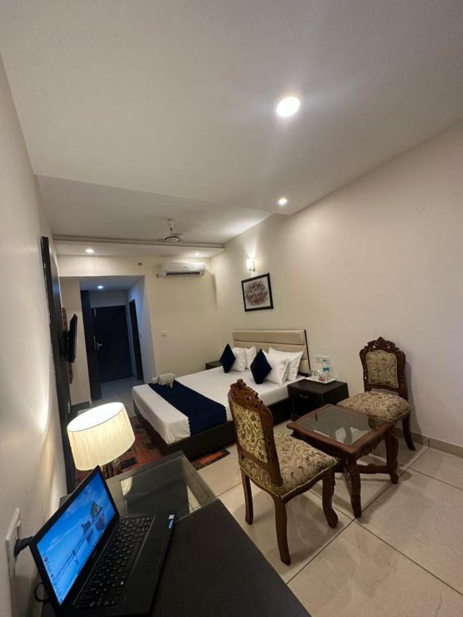 Hotel Jb Residency !! Luxurious & Royal Balcony Rooms !! Large Rooms Zirakpur Exterior photo