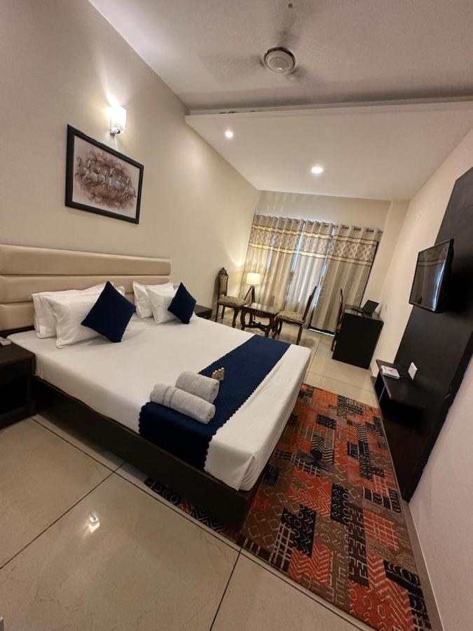 Hotel Jb Residency !! Luxurious & Royal Balcony Rooms !! Large Rooms Zirakpur Exterior photo